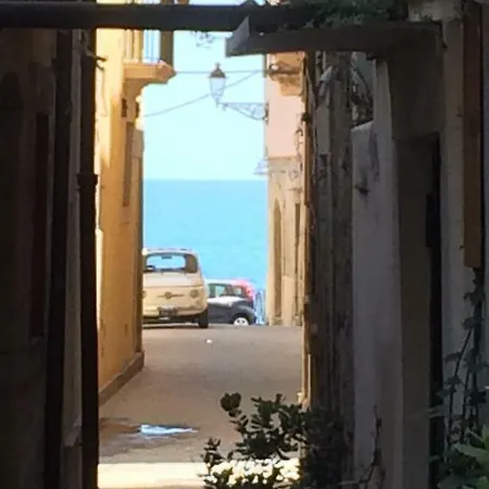 La Terrazza Sul Vicolo Bed & Breakfast 3*